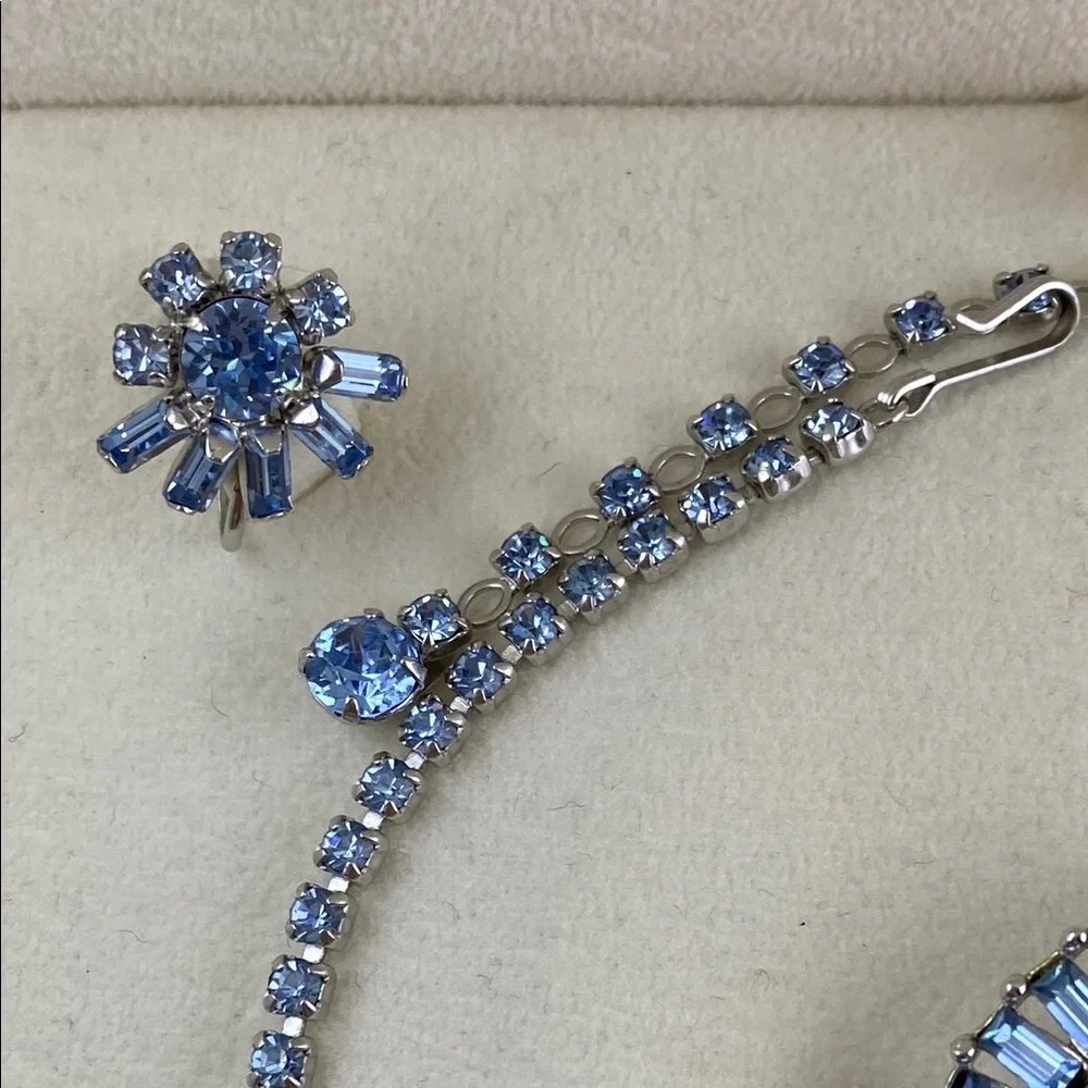 💛 Elegant Vintage Sherman Baby Blue Crystal Jewelry Set - Picture 4 of 10